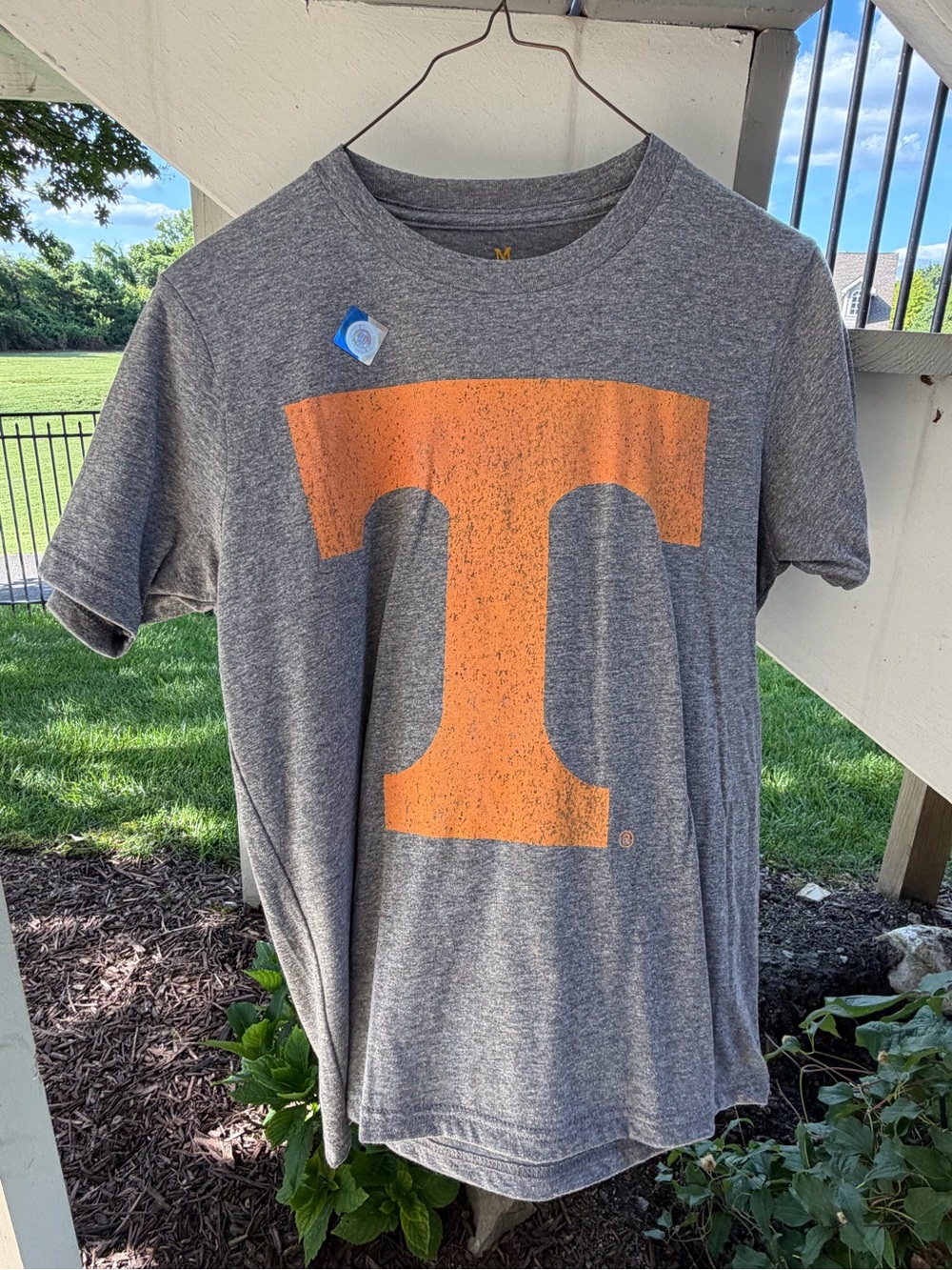 BNWT mens L (runs small) Tennessee Volunteers power T short sleeve grey shirt.